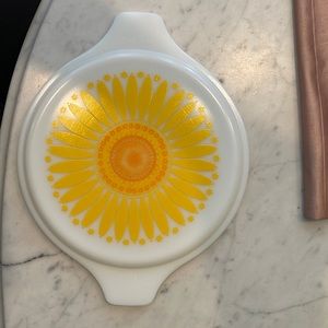 Pyrex Daisy opal lid for 2 1/2 qt round casserole dish